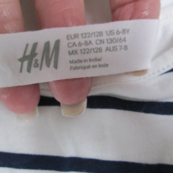 4 pieceBUNDLE Girl's Size 6 & 7 Clothes>2 dresses,2 sweatshirts>Great condition - Picture 6 of 8